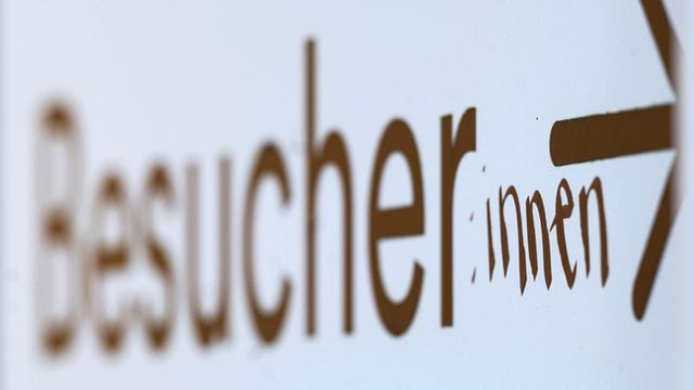 Das Wort "Besucher" mit dem Zusatz ":innen" Das Wort "Besucher" mit dem Zusatz ":innen"