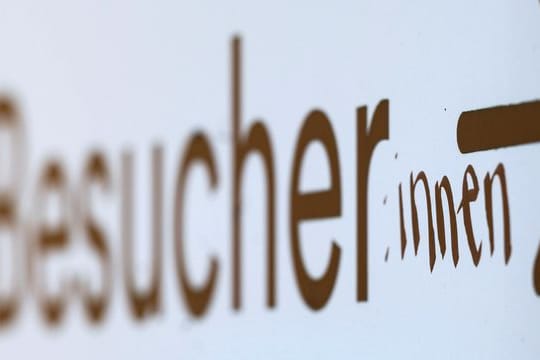 Das Wort "Besucher" mit dem Zusatz ":innen"