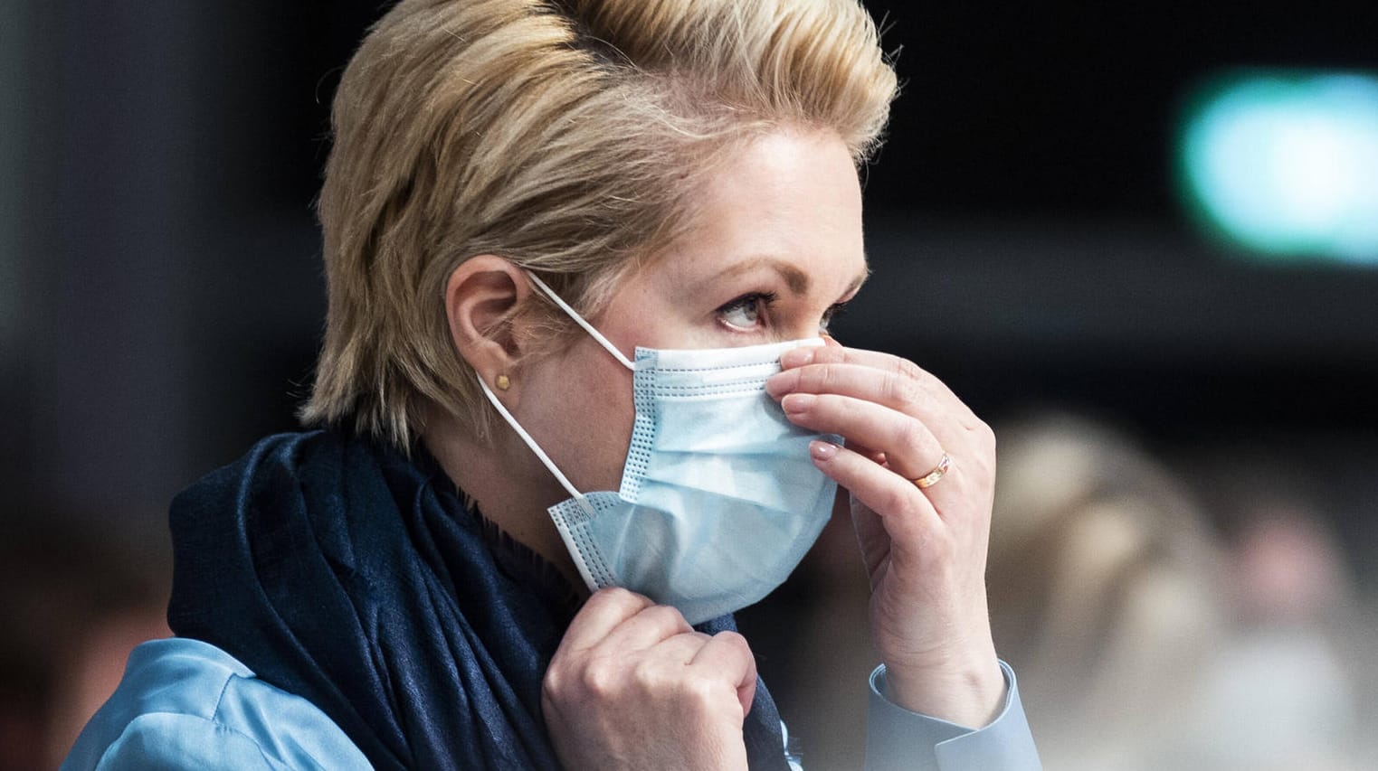 Manuela Schwesig gibt vor dem Bundestag ein Interview (Archivbild): In einer Telegram-Gruppe wurde die Ministerpräsidentin bedroht. Manuela Schwesig gibt vor dem Bundestag ein Interview (Archivbild): In einer Telegram-Gruppe wurde die Ministerpräsidentin bedroht.
