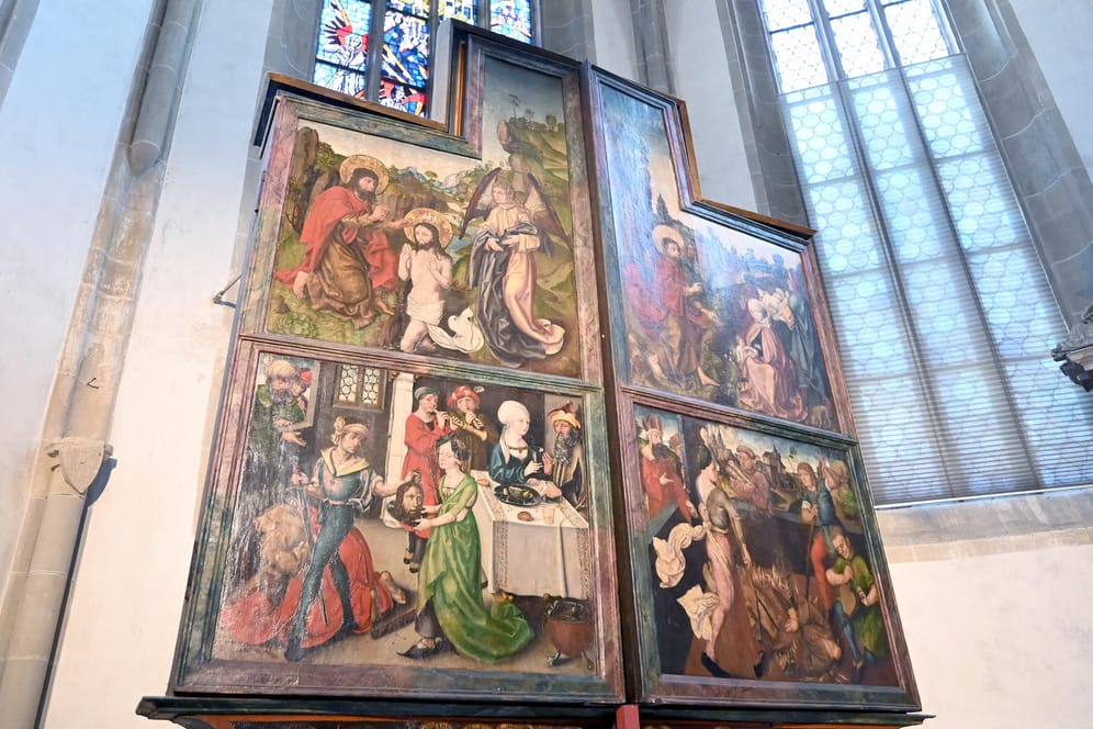Der Flügelaltar der Crailsheimer Johanneskirche (Archivbild): Bei dem Gemälde unten links könnte es sich um ein Werk von Albrecht Dürer handeln.