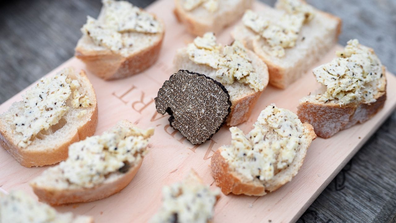 Burgundertrüffel können zum Beispiel zu einer aromatischen Trüffelbutter verarbeitet werden.