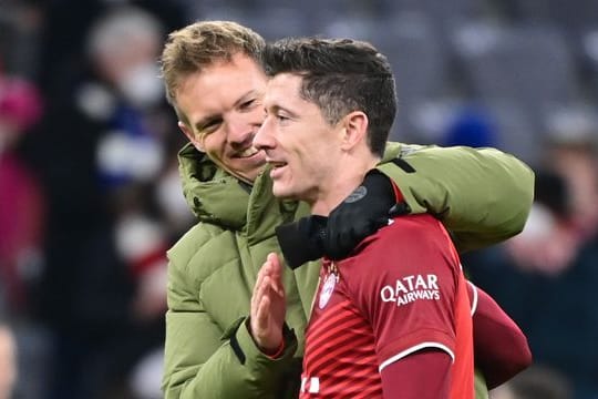 Münchens Star-Trainer Julian Nagelsmann (l) und Star-Stürmer Robert Lewandowski.