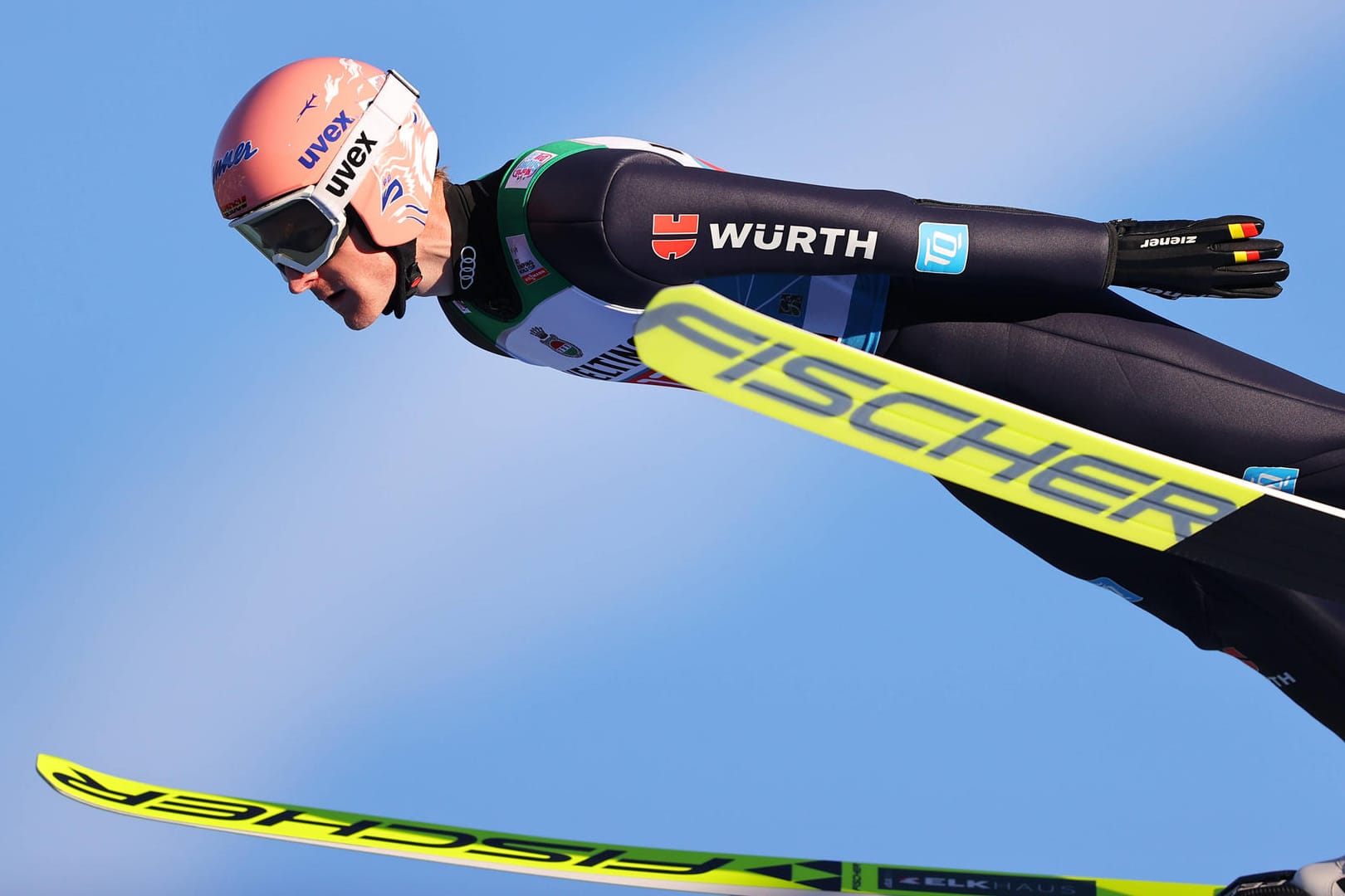 Severin Freund: Der deutsche Skispringer war in der Qualifikation der Tournee in Innsbruck der beste Deutsche; in Zukunft soll den Punktrichtern eine neue Technik zu Gute kommen.