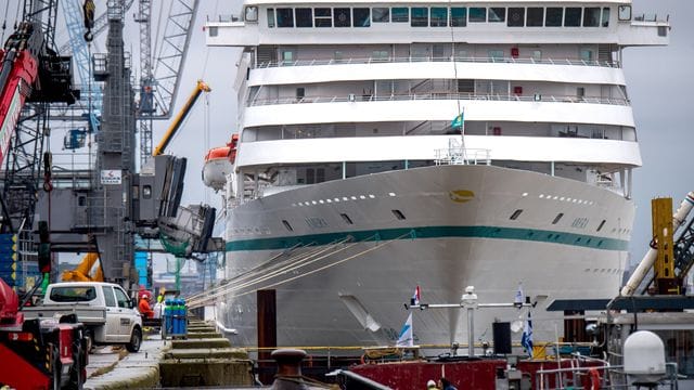 Die "MS Amera" am Kreuzfahrtterminal in Bremerhaven.