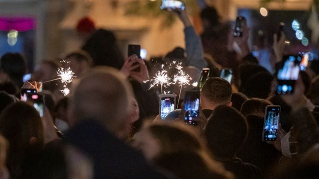 Deutschlands Internetnutzer haben in der ersten Stunde des neuen Jahres deutlich mehr Daten verbraucht als zu Beginn der Vorjahre. Deutschlands Internetnutzer haben in der ersten Stunde des neuen Jahres deutlich mehr Daten verbraucht als zu Beginn der Vorjahre.