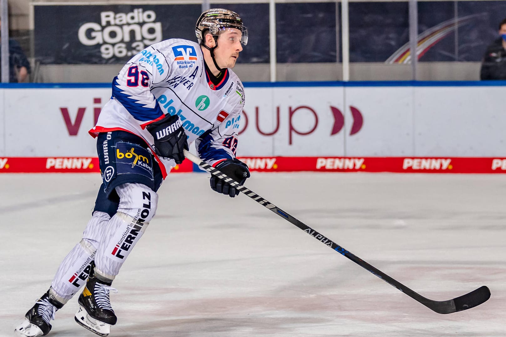 Luke Adam: Der Spieler und sein Team, die Iserlohn Roosters, haben aktuell mit einem Corona-Ausbruch zu kämpfen.