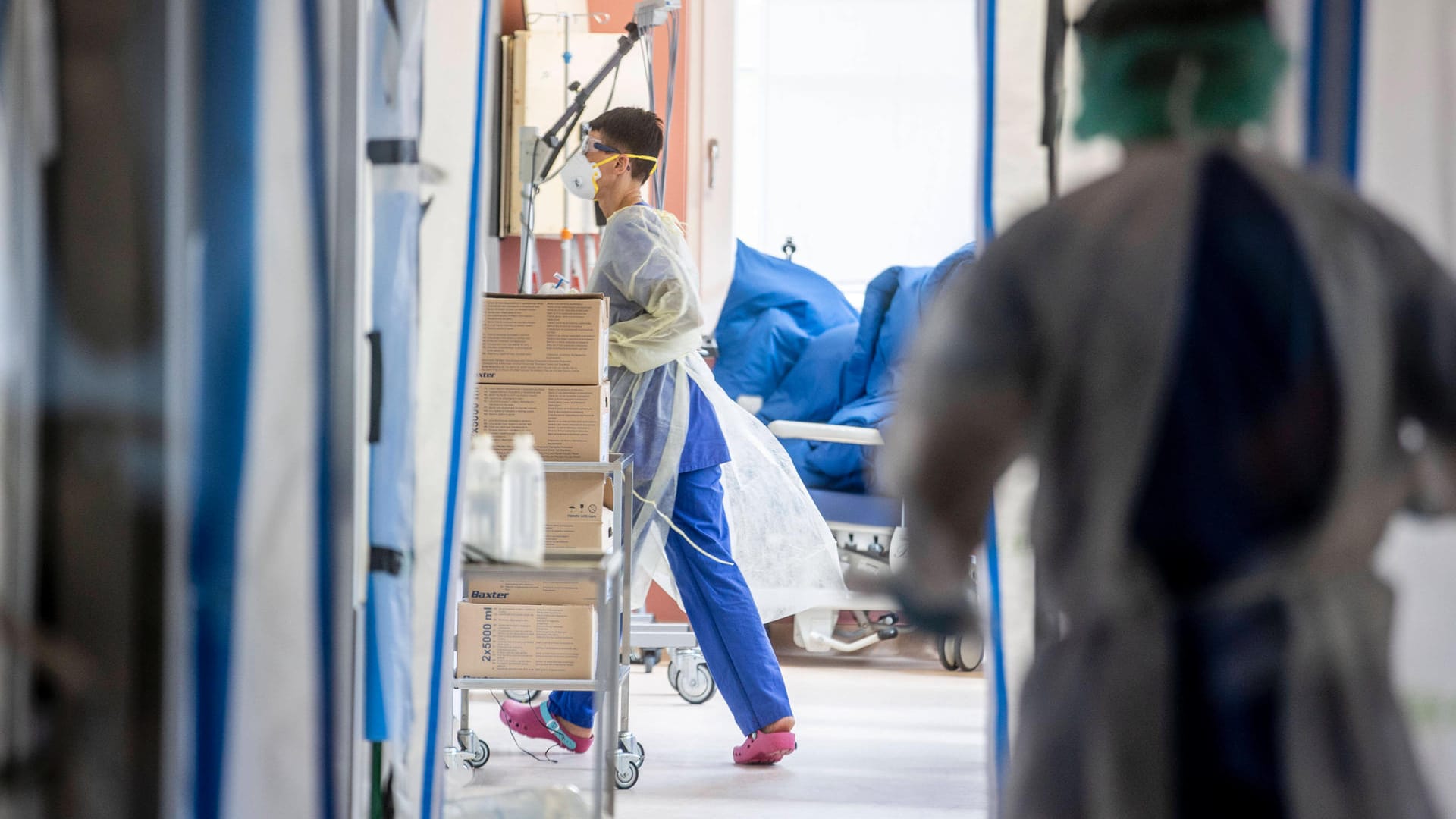 Eine Intensivstation in einem Krankenhaus: In mehreren britischen Kliniken können notwendige Behandlungen nicht mehr gewährleistet werden.