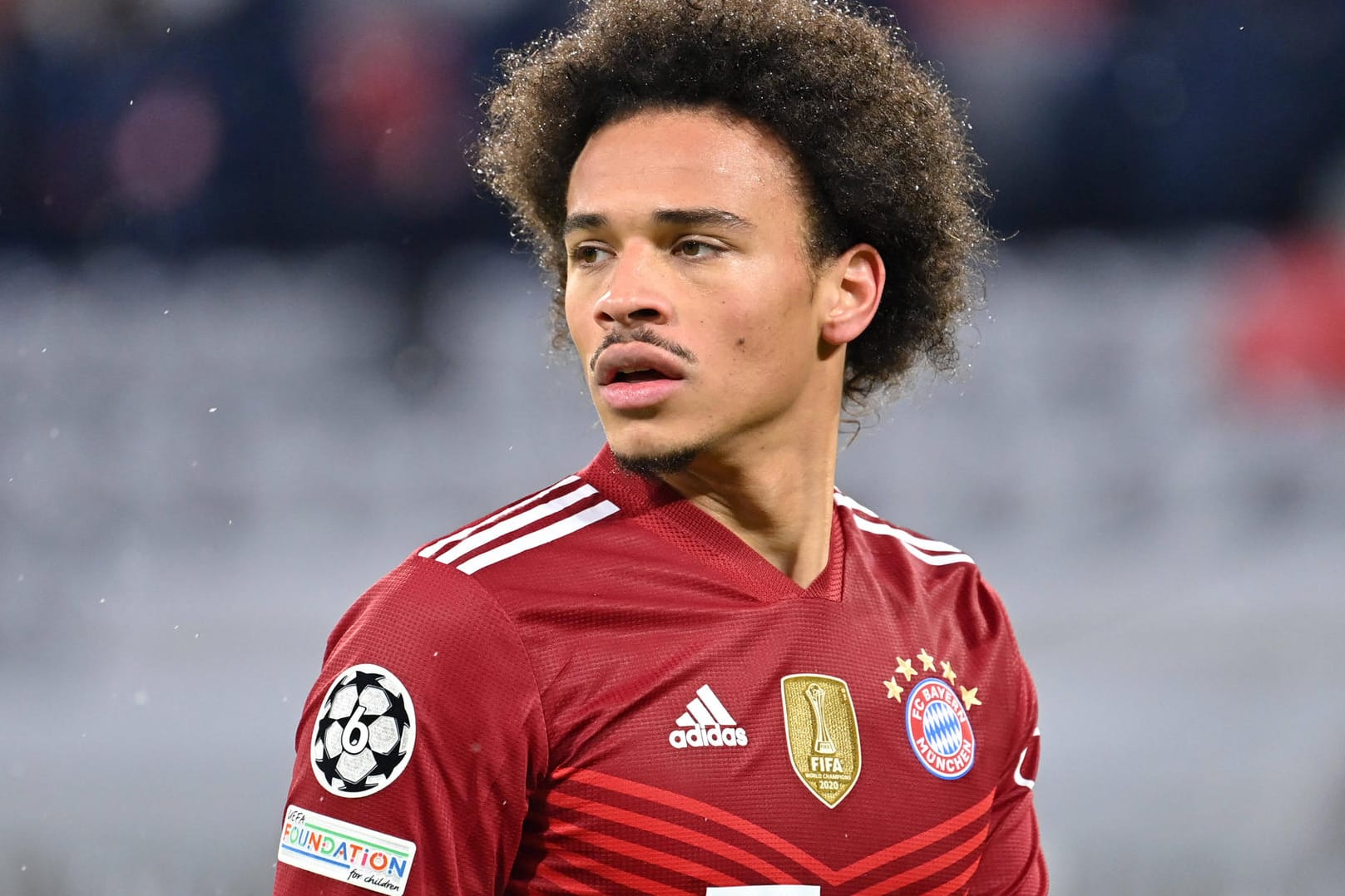 Leroy Sané: Der Bayern-Star wurde positiv auf das Coronavirus getestet.