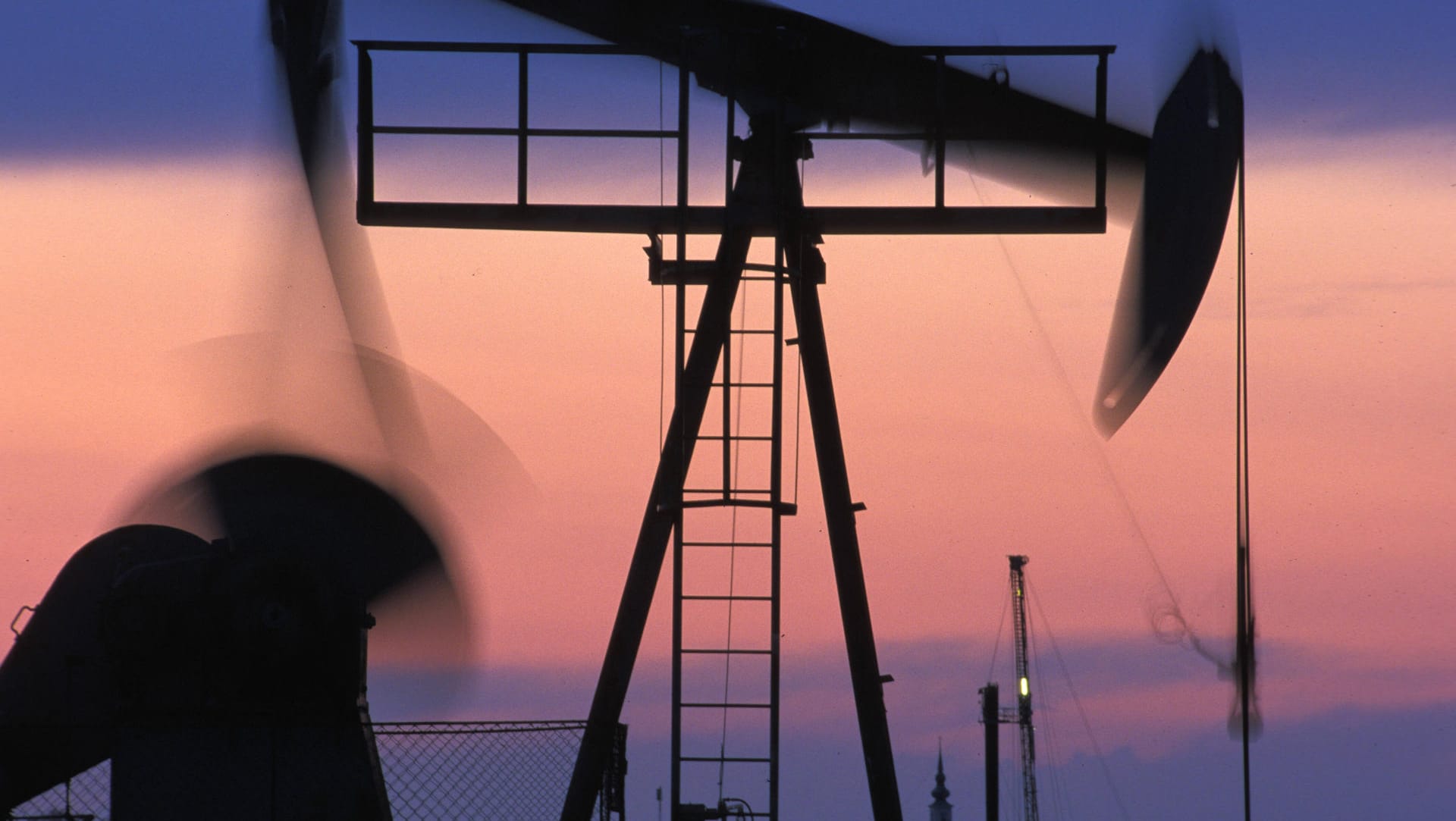 Ölförderanlage (Symbolbild): In den vergangenen Monaten haben die Staaten des Opec+ den Ölhahn stückweise aufgedreht.