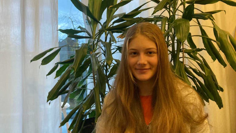 Hannah Ude (16) besucht seit einem Jahr das Maximilian-Kolbe-Gymnasium in Wahn: "Natürlich mache ich mir wegen Omikron Gedanken."