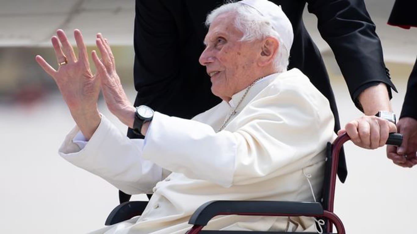 Ein Kirchendokument belastet den früheren Papst Benedikt XVI.