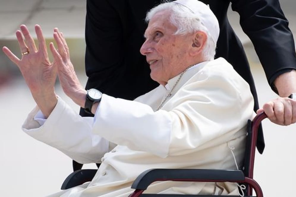 Ein Kirchendokument belastet den früheren Papst Benedikt XVI.