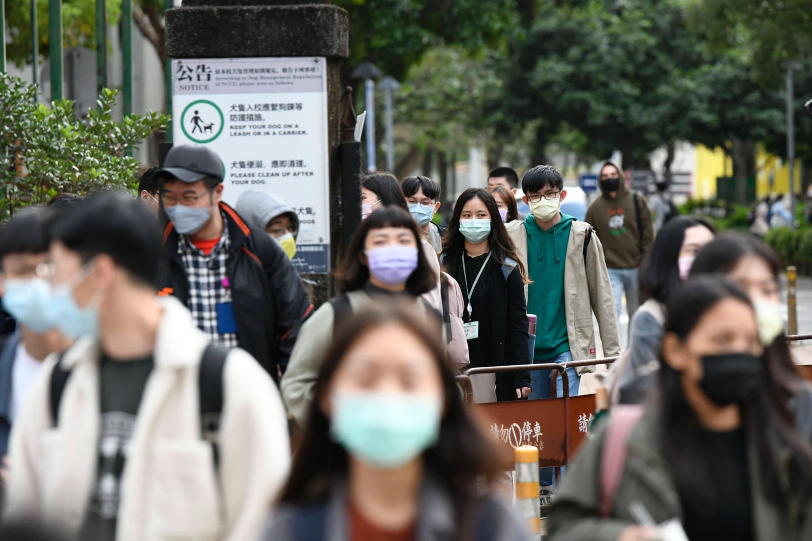 Fußgänger in Taiwan: Der Inselstaat lehnt eine verkürzte Quarantäne strikt ab.