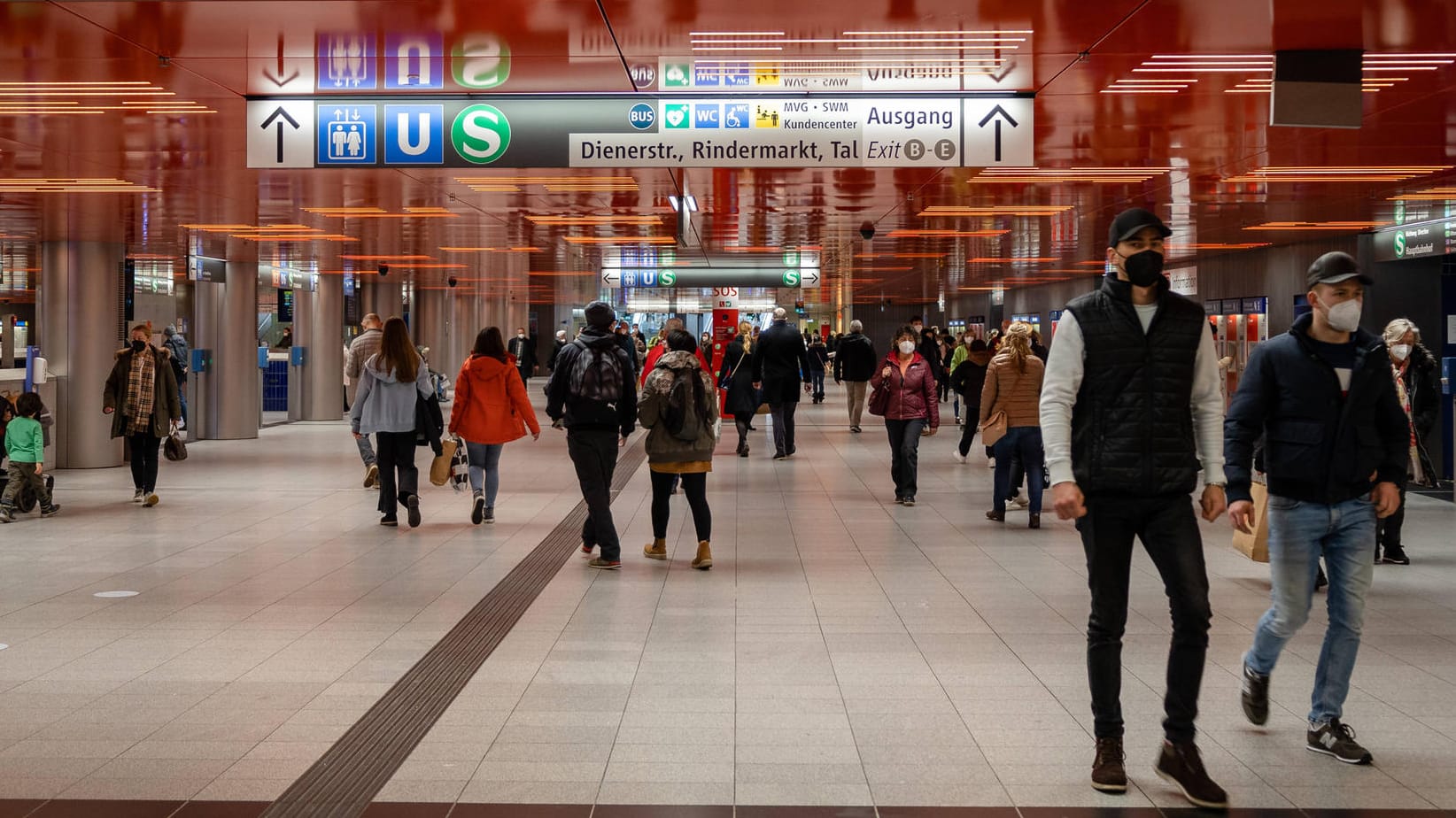 Tunnel in der U-Bahn-Station Marienplatz, München: Omikron macht auch etwas Hoffnung darauf, dass bald wieder ein normales Leben möglich sein könnte.