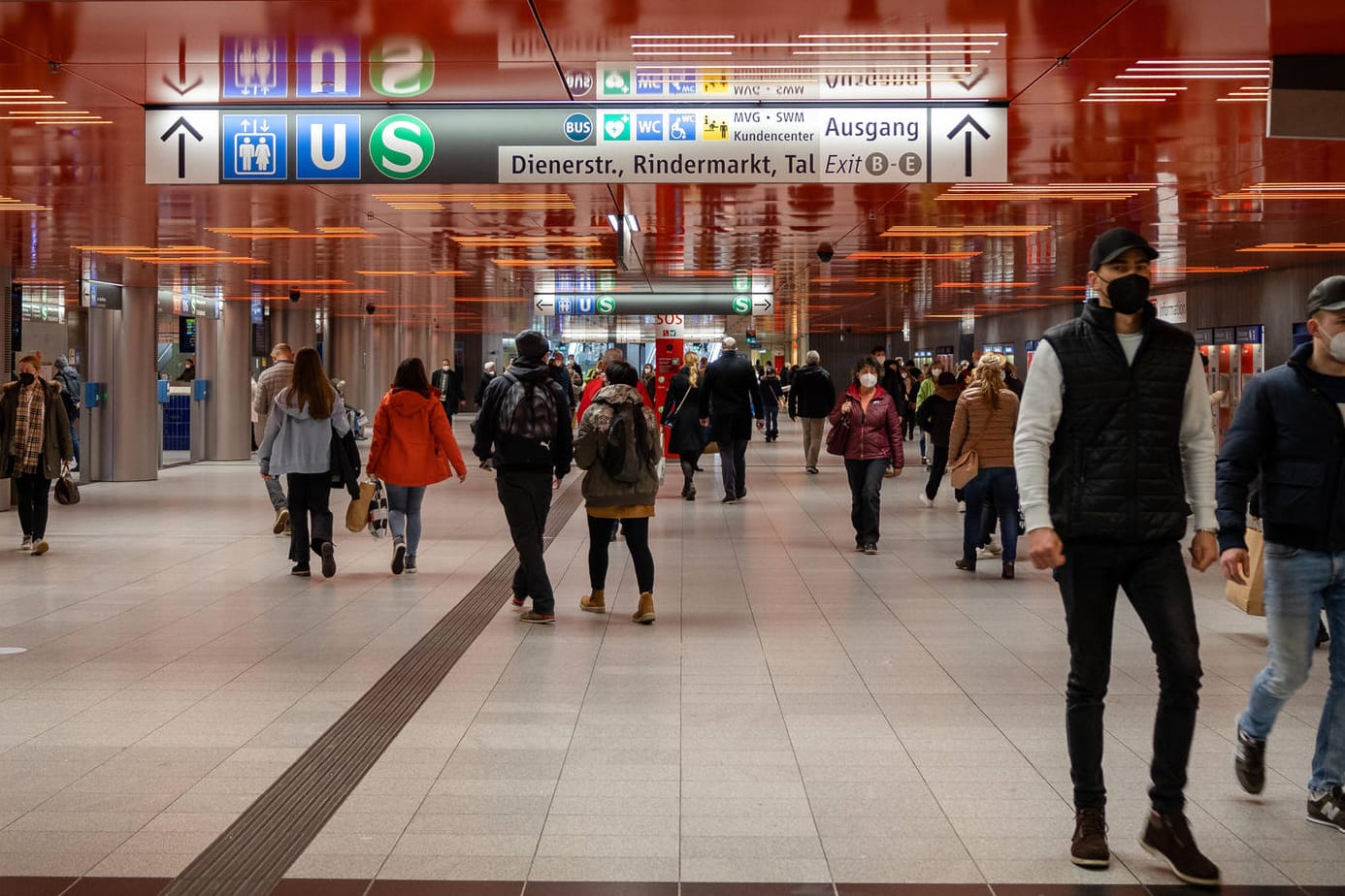 Tunnel in der U-Bahn-Station Marienplatz, München: Omikron macht auch etwas Hoffnung darauf, dass bald wieder ein normales Leben möglich sein könnte.