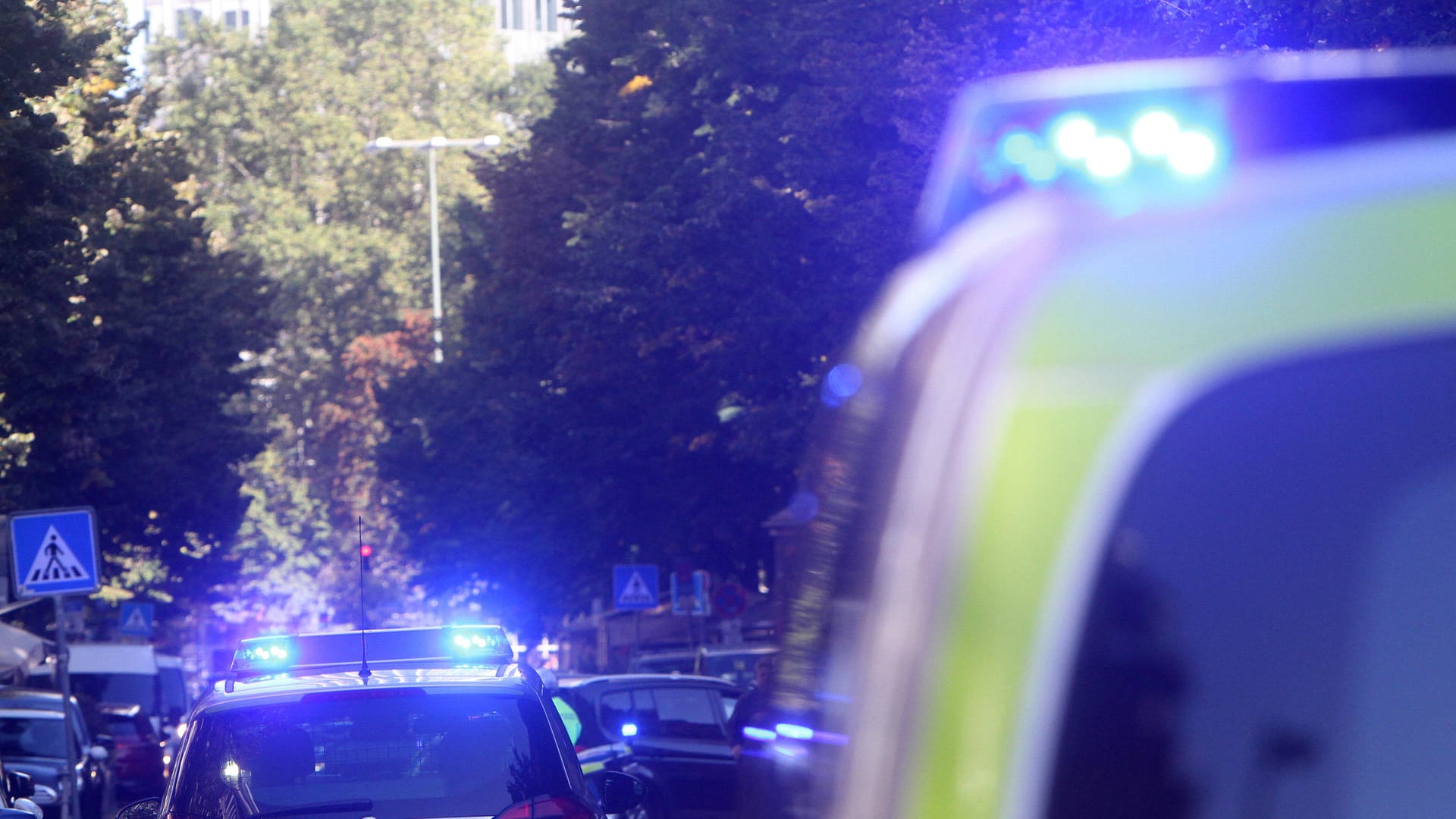 Polizeieinsatz in Hessen (Symbolfoto): Ein früherer Grundschuldirektor sitzt in Untersuchungshaft.