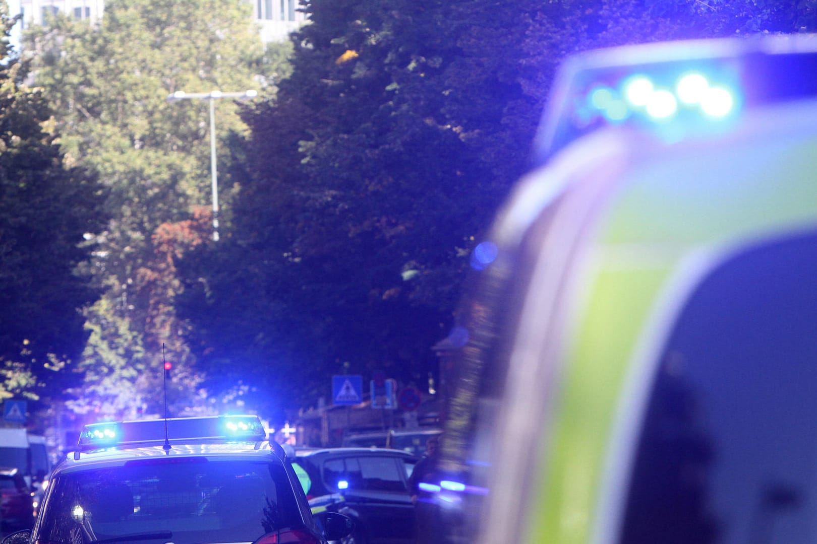 Polizeieinsatz in Hessen (Symbolfoto): Ein früherer Grundschuldirektor sitzt in Untersuchungshaft.