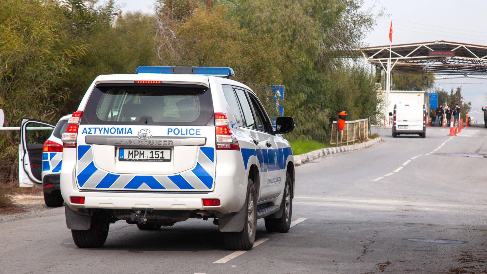 Polizei in Nikosia (Symbolbild): Die Bereitschaftspolizei der Insel Zypern hat Warnschüsse gegen Migranten abgefeuert.