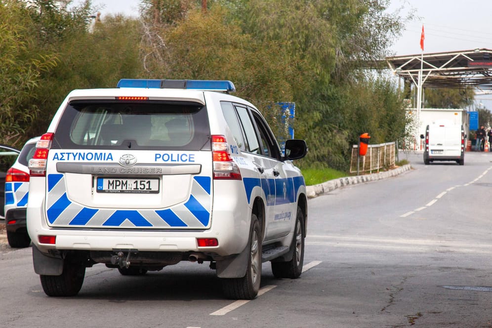 Polizei in Nikosia (Symbolbild): Die Bereitschaftspolizei der Insel Zypern hat Warnschüsse gegen Migranten abgefeuert.