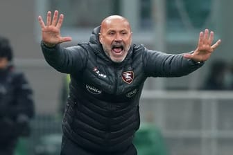 Stefano Colantuono, der Trainer des Vereins aus Salerno, hat durch mit Corona infizierte Spieler Personalprobleme.