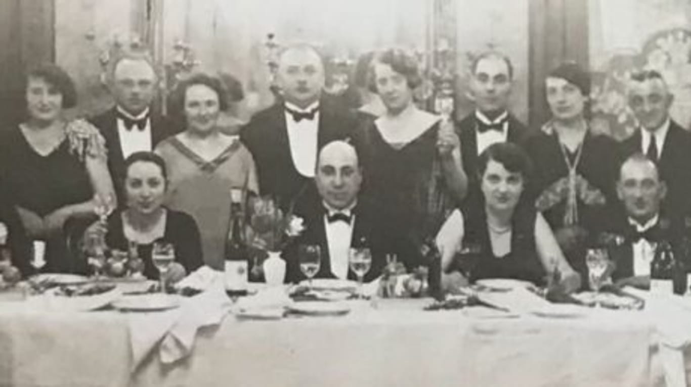 Das letzte Dinner des Karnevalskomitees 1932 – ein Jahr vor der Machtübernahme durch die Nationalsozialisten. Es war vermutlich eine der letzten Veranstaltungen, an denen der Kleine Kölner Klub teilnahm.