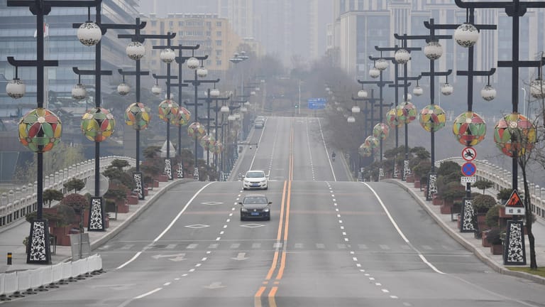 Leere Straßen in Xi'an: Die chinesische Regierung setzt bei der Bekämpfung des Coronavirus auf Abschottung.