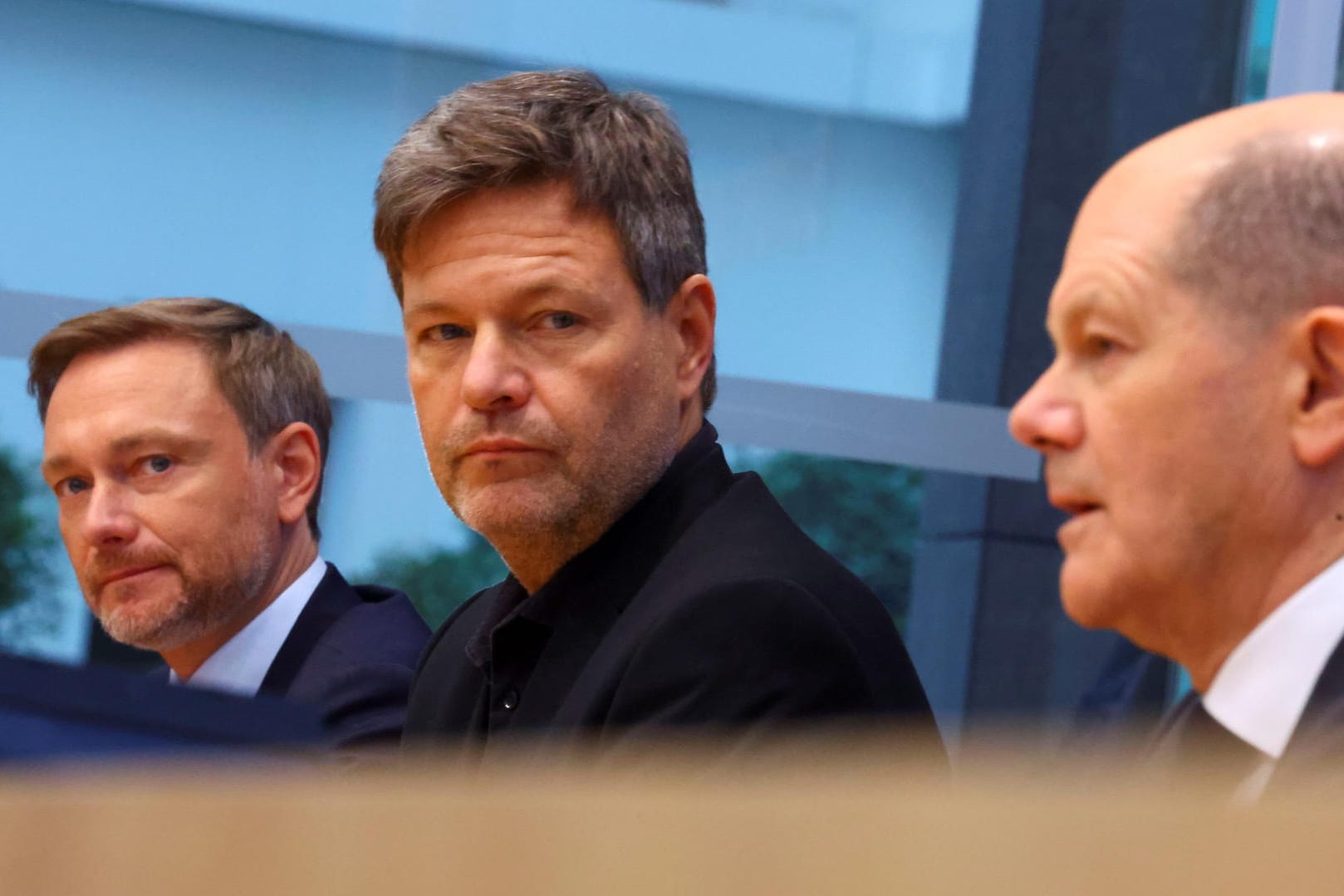 Ampelkoalitionspartner Scholz, Lindner und Habeck: Kein anderes Industrieland traut sich, was Deutschland sich vorgenommen hat – den baldigen Ausstieg sowohl aus der Atomkraft als auch aus der Kohleverstromung.