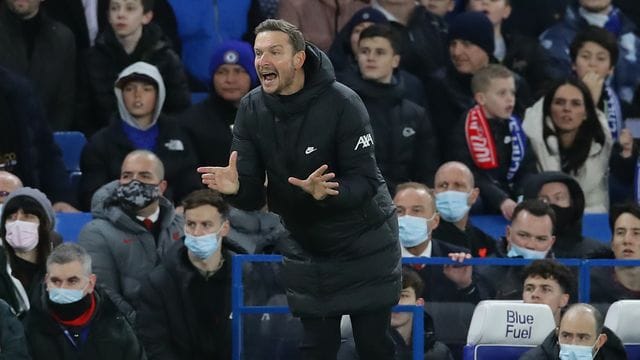 Auch Liverpools Ersatztrainer Pep Lijnders wurde positiv auf das Coronavirus getestet.