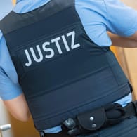 Justizbeamter in Frankfurt (Symbolbild): Demnächst soll vor dem Landgericht der "NSU 2.0"-Prozess starten.