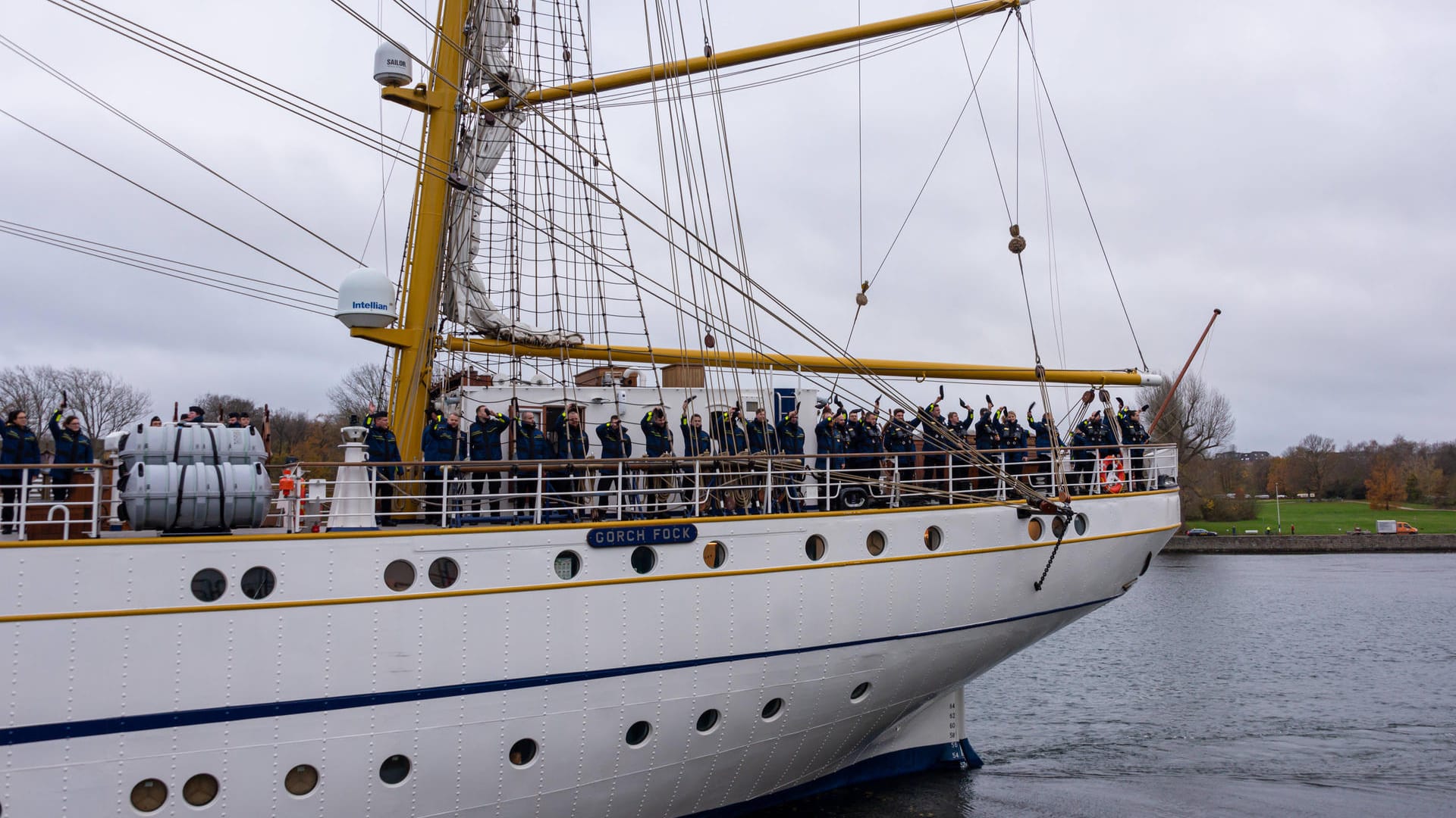 Die Gorch Fock in Kiel (Archivbild): Mehrere Besatzungsmitglieder haben Corona.