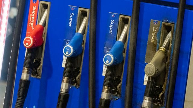 Vor allem Tankstellenkunden dürften zu den Mehreinnahmen beitragen. Vor allem Tankstellenkunden dürften zu den Mehreinnahmen beitragen.