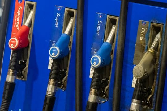 Vor allem Tankstellenkunden dürften zu den Mehreinnahmen beitragen.