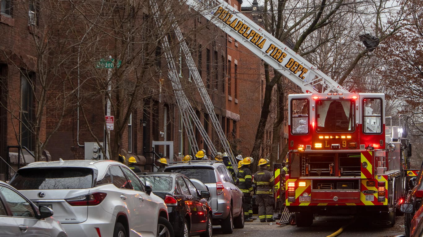 Großeinsatz der Feuerwehr in Philadelphia: Der Brand im Stadtteil Fairmount soll in den frühen Morgenstunden (Ortszeit) ausgebrochen sein.