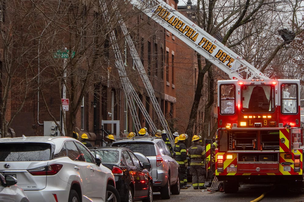 Großeinsatz der Feuerwehr in Philadelphia: Der Brand im Stadtteil Fairmount soll in den frühen Morgenstunden (Ortszeit) ausgebrochen sein.