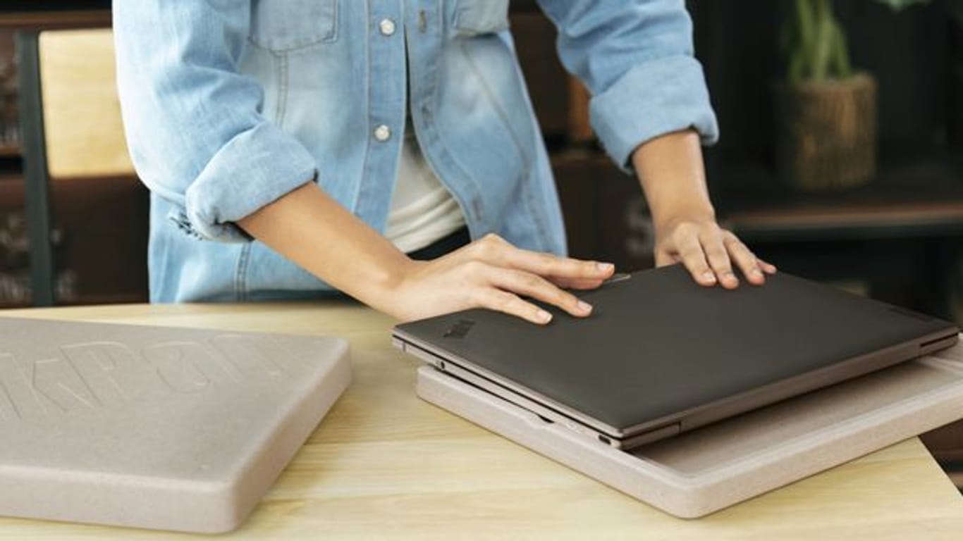 Das Lenovo ThinkPad Z13: Die Verpackung besteht aus kompostierbarem Bambus und Zuckerrohr, rund drei Viertel des Aluminiums im Notebook ist recycelt.