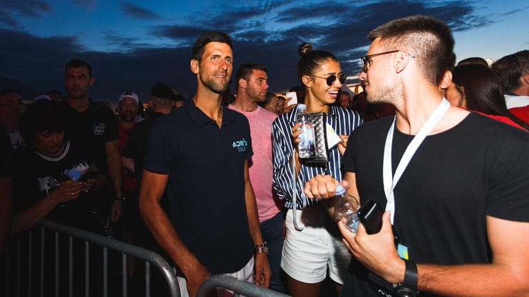 Novak Djokovic: Der Tennis-Star im Rahmen eines "Gibonni"-Konzerts im Rahmen der umstrittenen Adria Tour des Serben im Juni 2020.