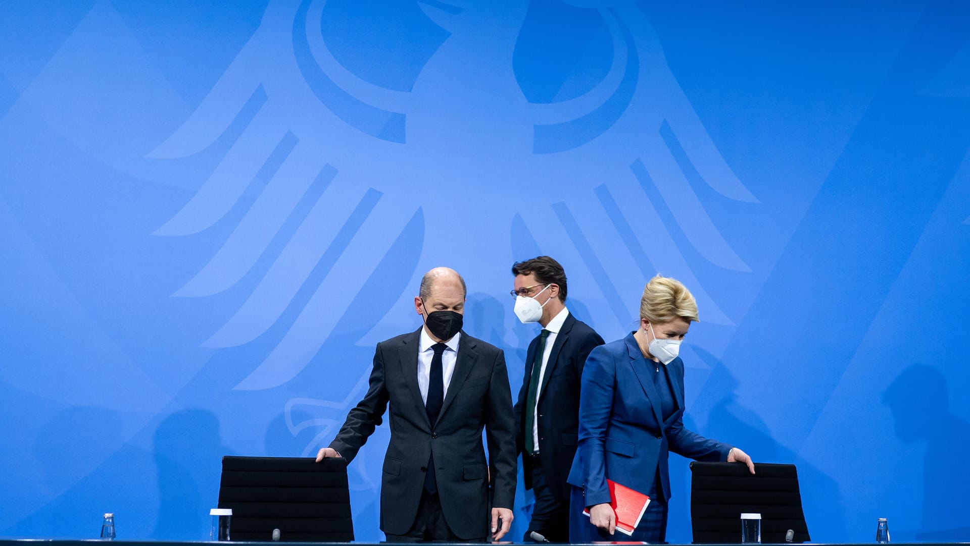 Stühlerücken unter dem Bundesadler: Die Besetzung der Bund-Länder-Runde hat gewechselt, die Planlosigkeit ist geblieben.