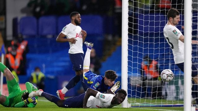 Nationalspieler Kai Havertz (M) brachte Chelsea beim Sieg gegen Tottenham in Führung.