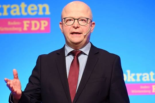 Michael Theurer warnt vor überzogenen Erwartungen mit Blick auf die Impfpflicht.