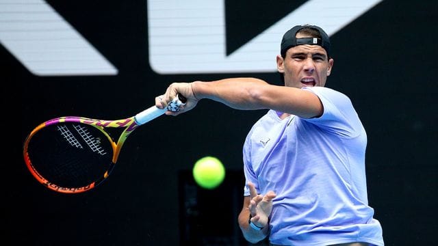 Impfbefürworter: Rafael Nadal trainiert in der Margaret Court Arena in Melbourne. Impfbefürworter: Rafael Nadal trainiert in der Margaret Court Arena in Melbourne.