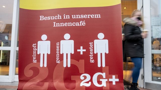 Strengere Regeln wie 2G plus könnten die Omikron-Welle eindämmen.