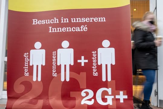 Strengere Regeln wie 2G plus könnten die Omikron-Welle eindämmen.