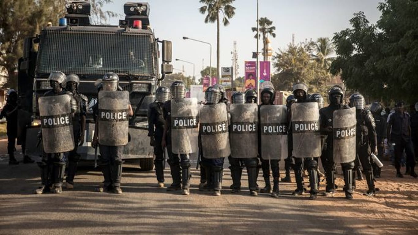 Proteste nach Präsidentenwahl in Gambia