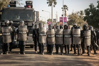 Proteste nach Präsidentenwahl in Gambia