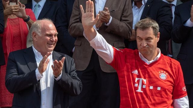 Bayerns Ministerpräsident Markus Söder hat sich für eine Verschiebeung des Rückrundenauftakts ausgesprochen. Bayerns Ministerpräsident Markus Söder hat sich für eine Verschiebeung des Rückrundenauftakts ausgesprochen.