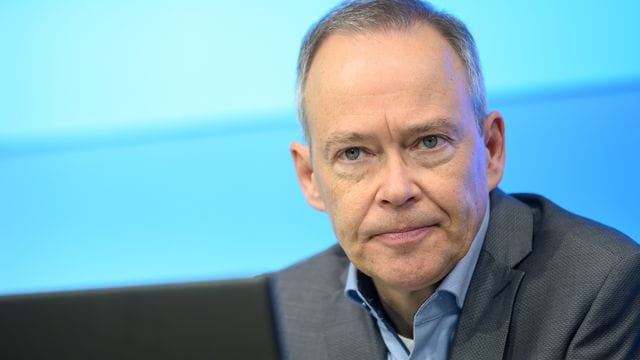 Stefan Brink Stefan Brink