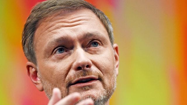 FDP-Chef Christian Lindner grenzt seine Parteien klar von den anderen ab. FDP-Chef Christian Lindner grenzt seine Parteien klar von den anderen ab.