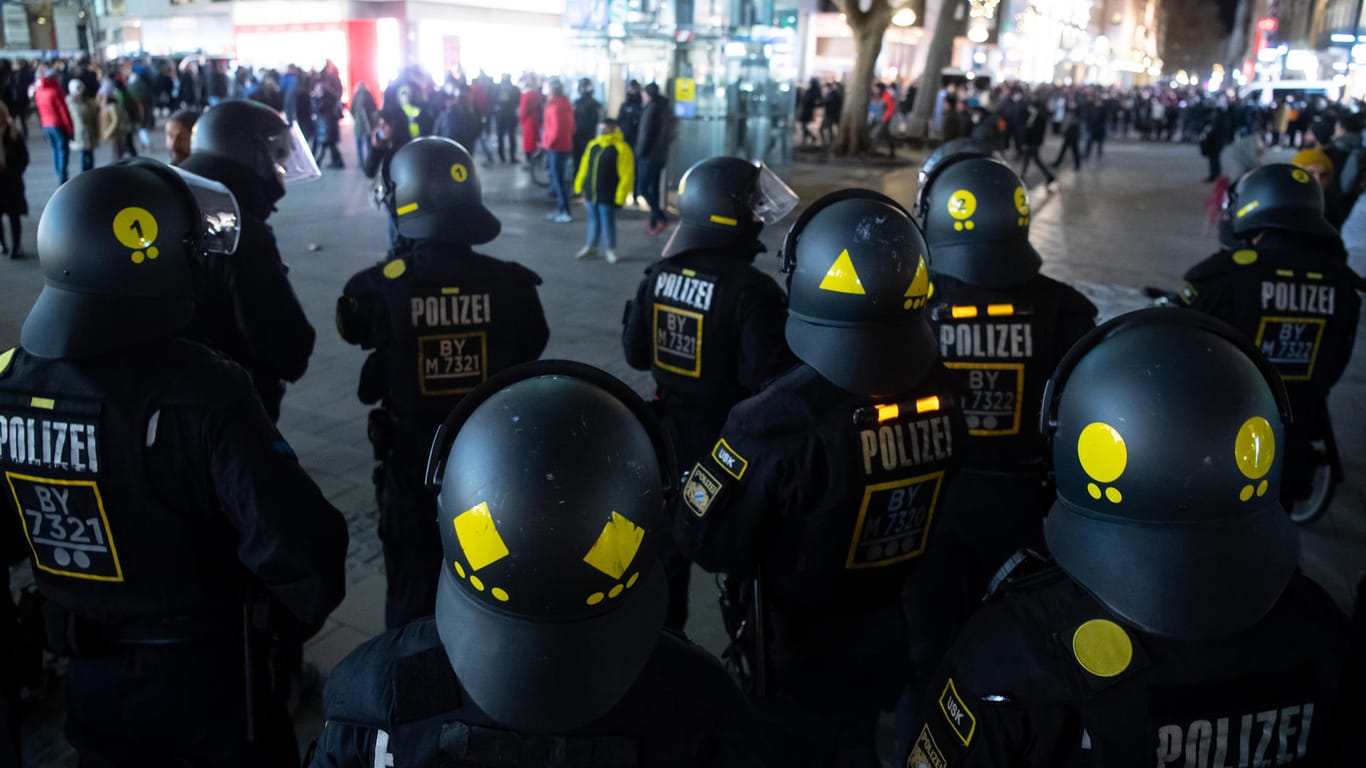 Polizisten in München: Die Polizei stellte 1.200 Anzeigen.