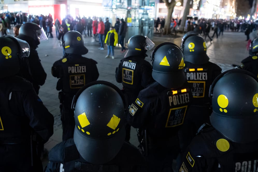 Polizisten in München: Die Polizei stellte 1.200 Anzeigen.