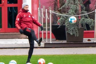 Julian Nagelsmann im Bayern-Training: Der Coach kann auch selbst mit dem Ball umgehen.